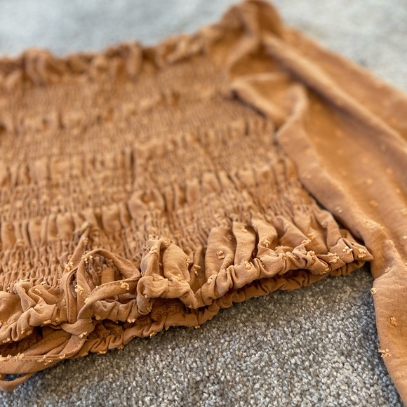 BN ! Off the shoulder ruched top - Picture 2 of 5